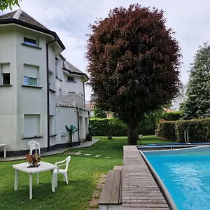 Bed & Breakfast Beb Casa Di Lia Con Taverna Location Piccoli Eventi, Carugo